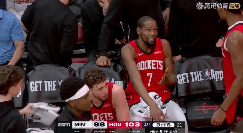 火箭险胜!杜兰特39+4+7,赛后阿杜跑过来,一把抱住兰德尔 火箭险胜!杜兰特39+4+7,赛后阿杜跑过来,一把抱住兰德尔