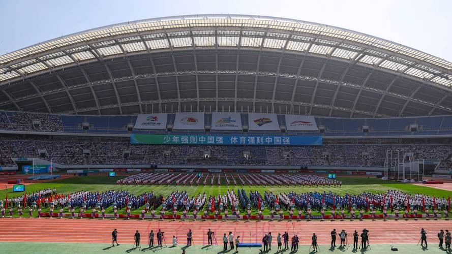 第一届全国青少年田径运动会开展爱国主义教育活动